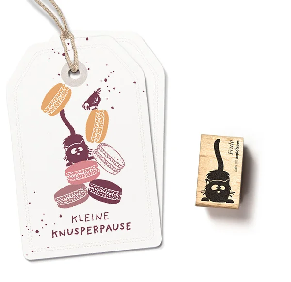 cats on appletrees - Stempel Katze Frida geduckt