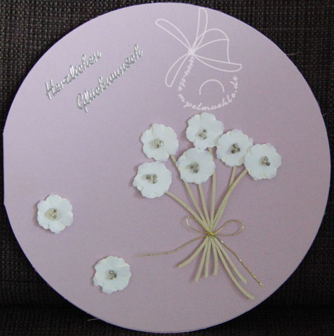 rund_flieder_weisse_blumen