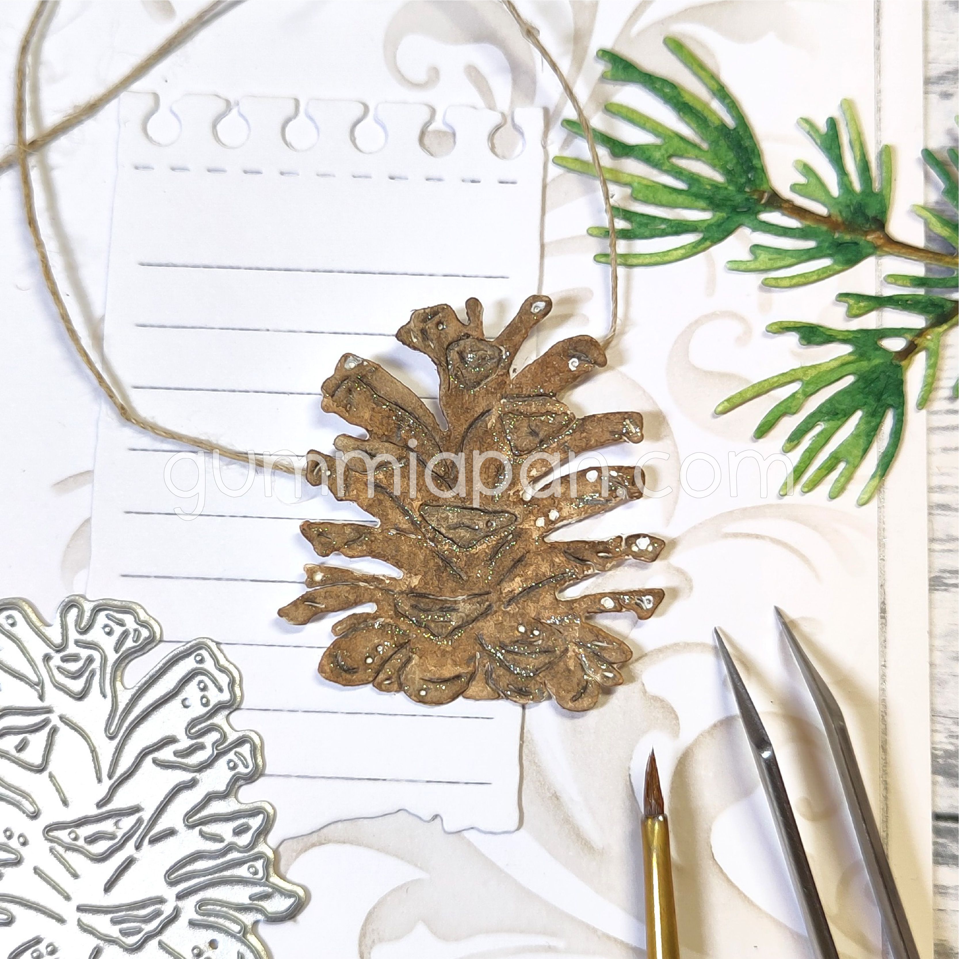 Gummiapan - Small Pine Cone