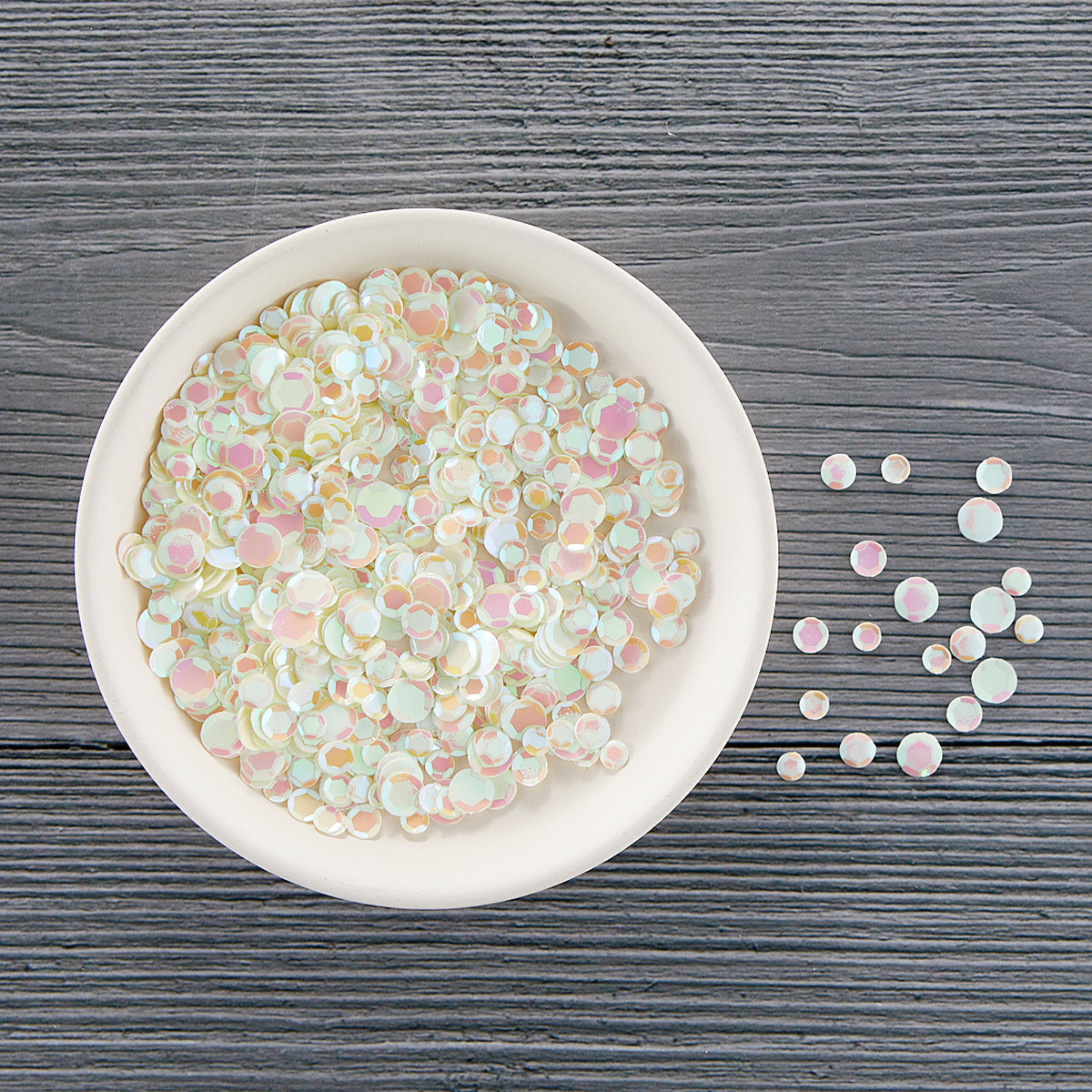 spellbinders-aura-opalescent-faceted-sequins-scs-1